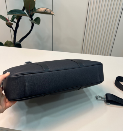 PRADA プラダロゴ レザー ブリーフケース ビジネスバッグ 2VE368