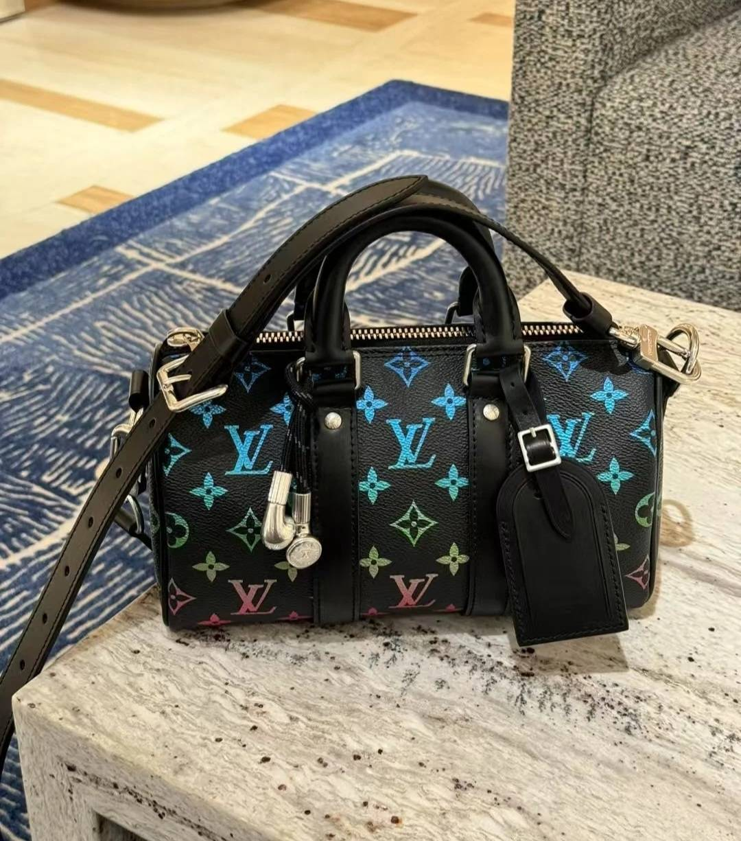 【カラフルグラデ モノグラム/黒】Louis Vuitton キーポル25B