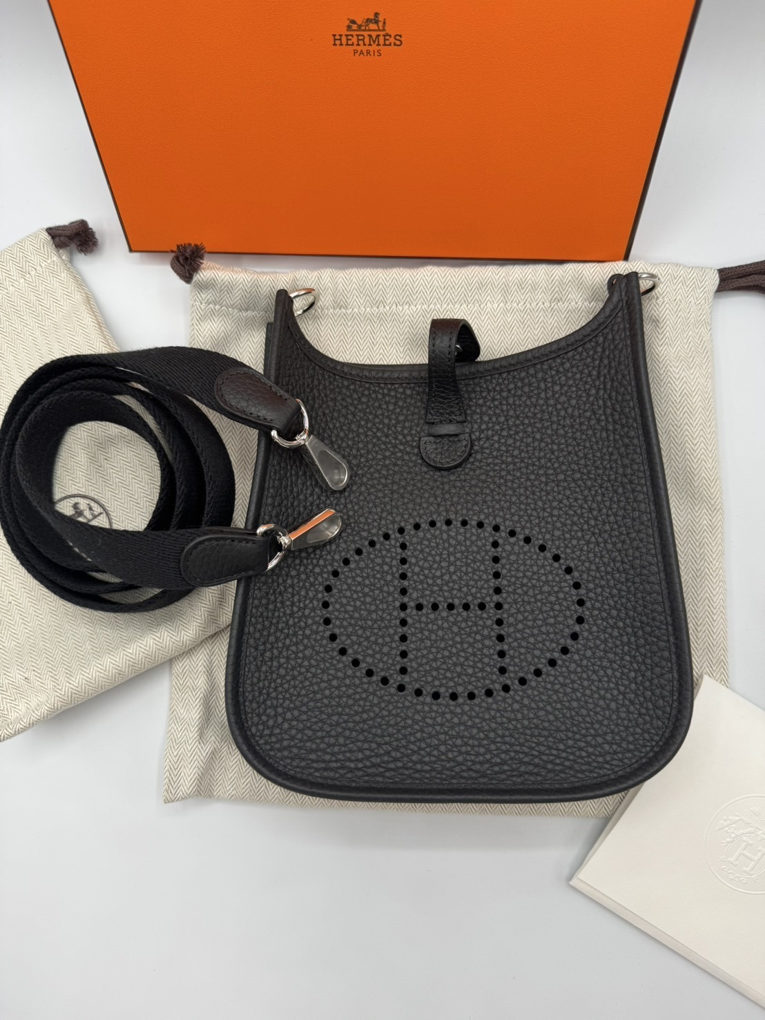 【入手困難】すぐ届く☆エルメス ミニエヴリンTPM 16 ノアール