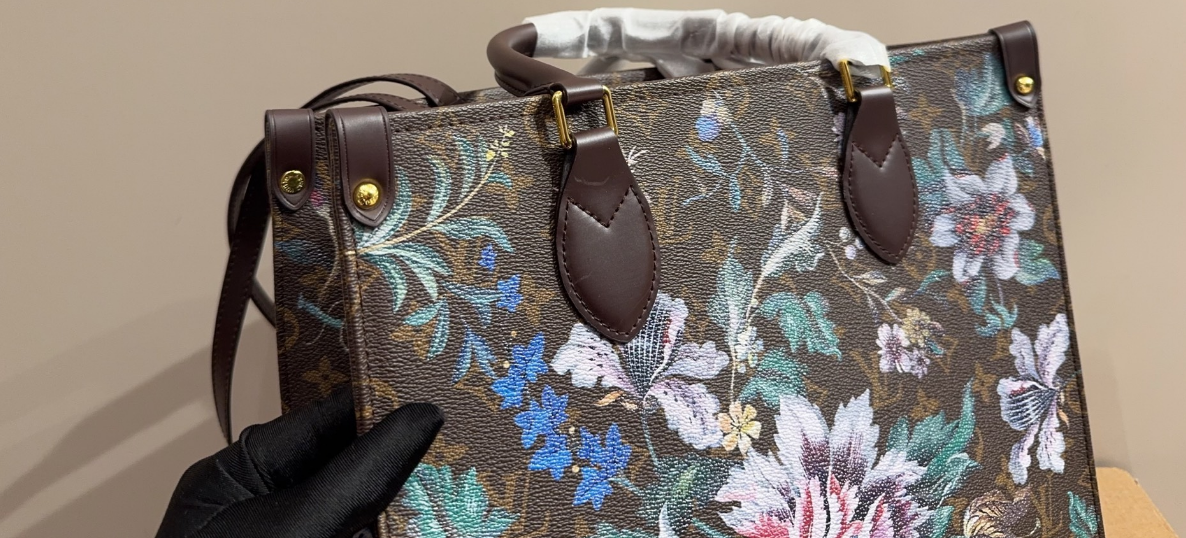フラワー映えで主役級【Louis Vuitton】トートバッグ