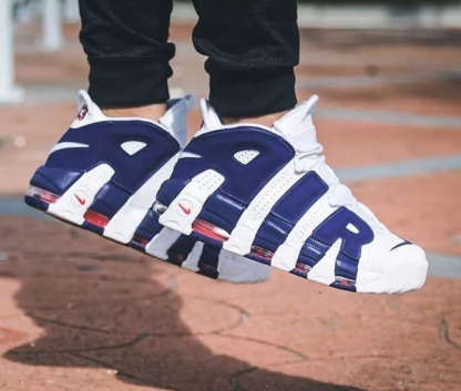 ナイキエアモアアップテンポニックス（GS）