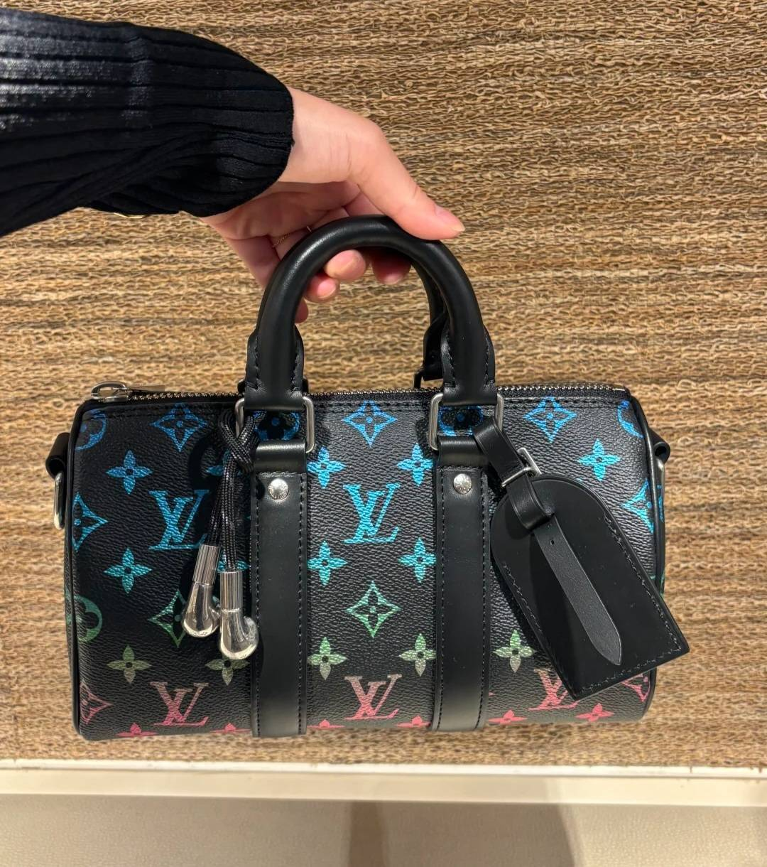 【カラフルグラデ モノグラム/黒】Louis Vuitton キーポル25B