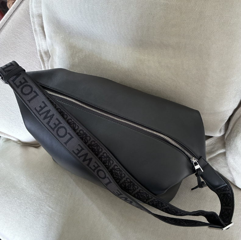 【現地顧客価格！】LOEWEキュービショルダーバック