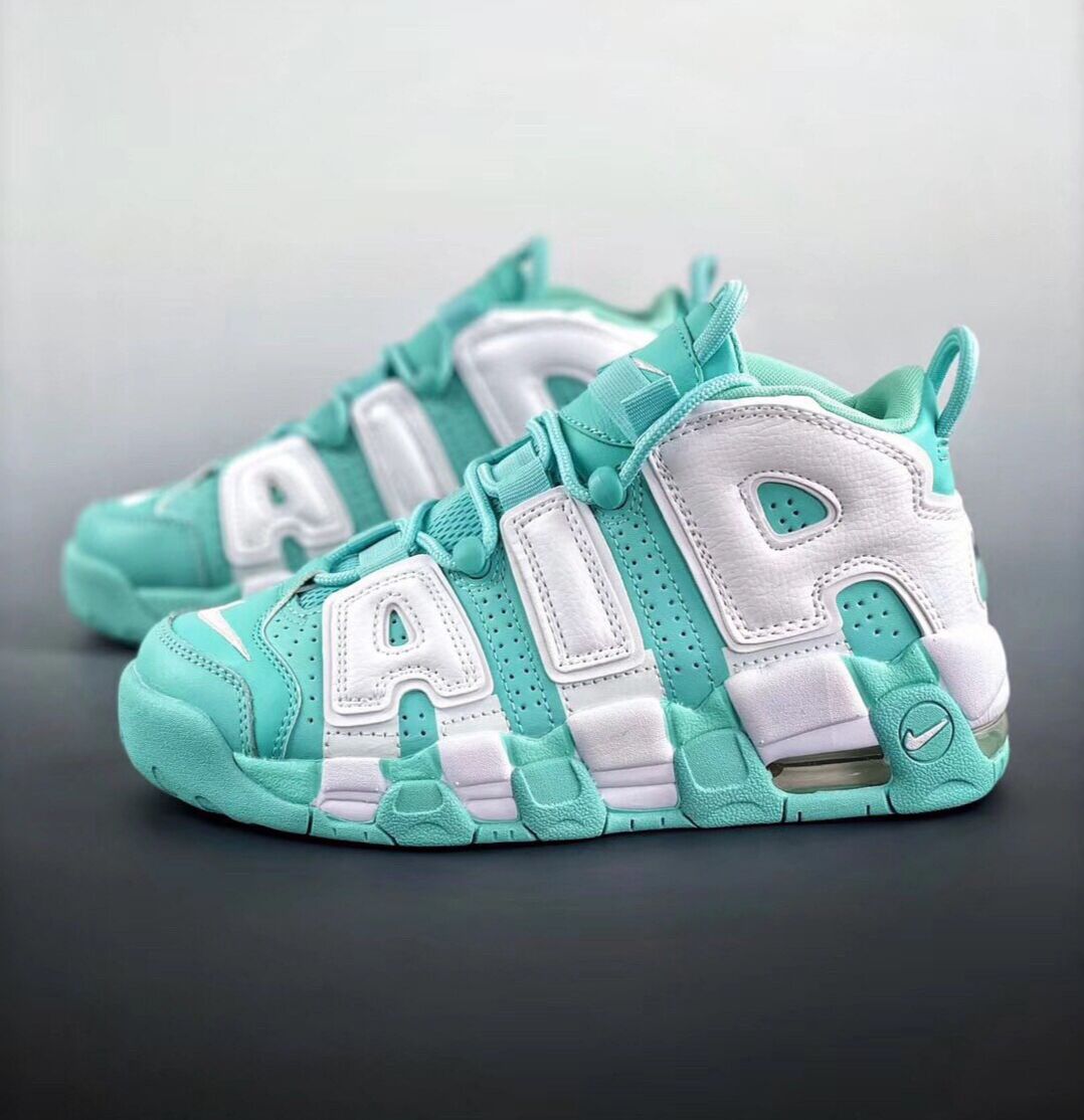 ナイキエアモアアップテンポ「アイランドグリーン」（GS）グリーンとホワイト