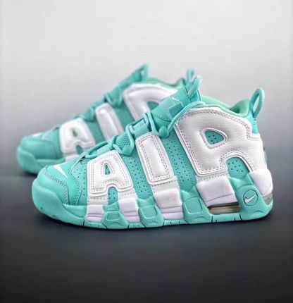 ナイキエアモアアップテンポ「アイランドグリーン」（GS）グリーンとホワイト