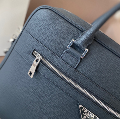 【PRADA】セール！一つ持っておきたい大人ハンドバッグ