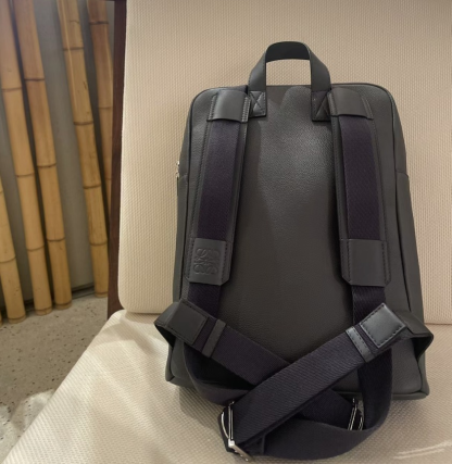 【現地価格！】LOEWE（ロエベ）ミリタリーバックパック