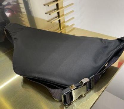 PRADA★ブラック リナイロン ベルトバッグ★関税込み