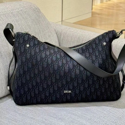 【Dior】Slider ジップ付き ホーボーバッグ ラージ