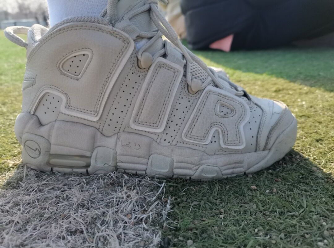 ナイキエアモアアップテンポライトボーン（GS）