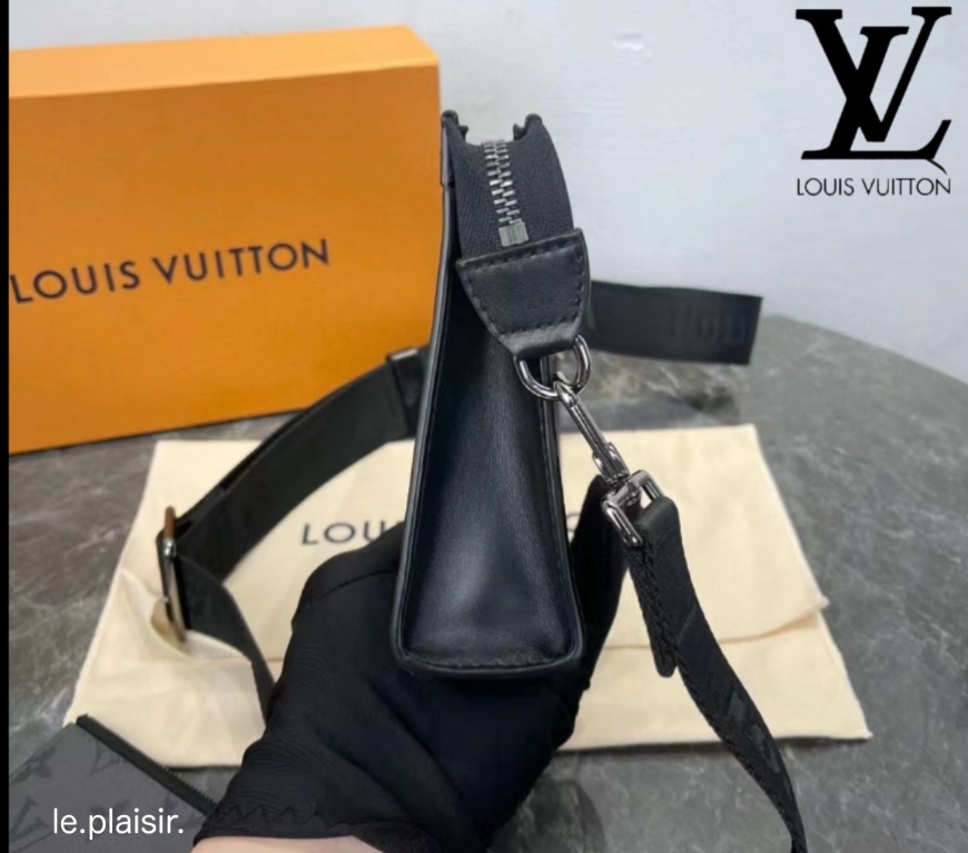 LOUIS VUITTON GASTON WEARABLE モノグラムウォレット