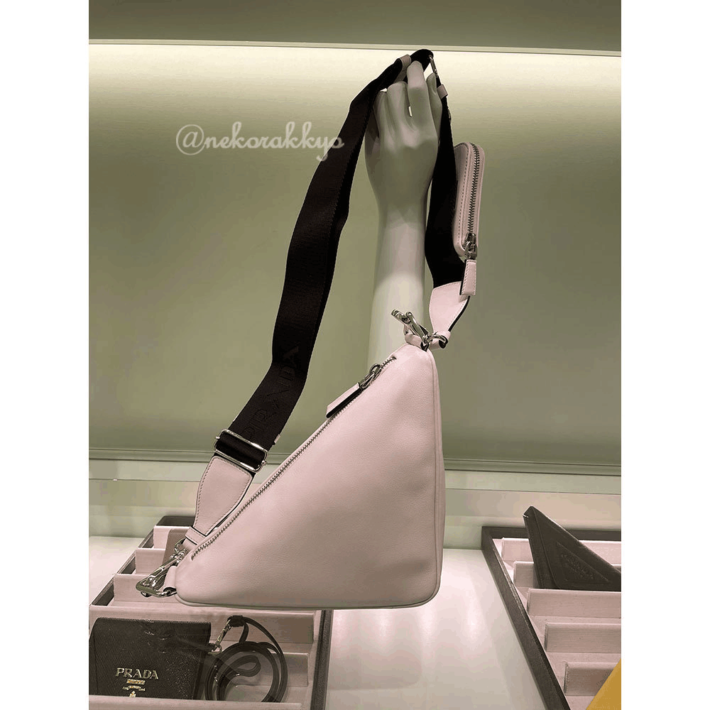 Prada☆Leather Prada Triangle shoulder bagユニセックス☆送込