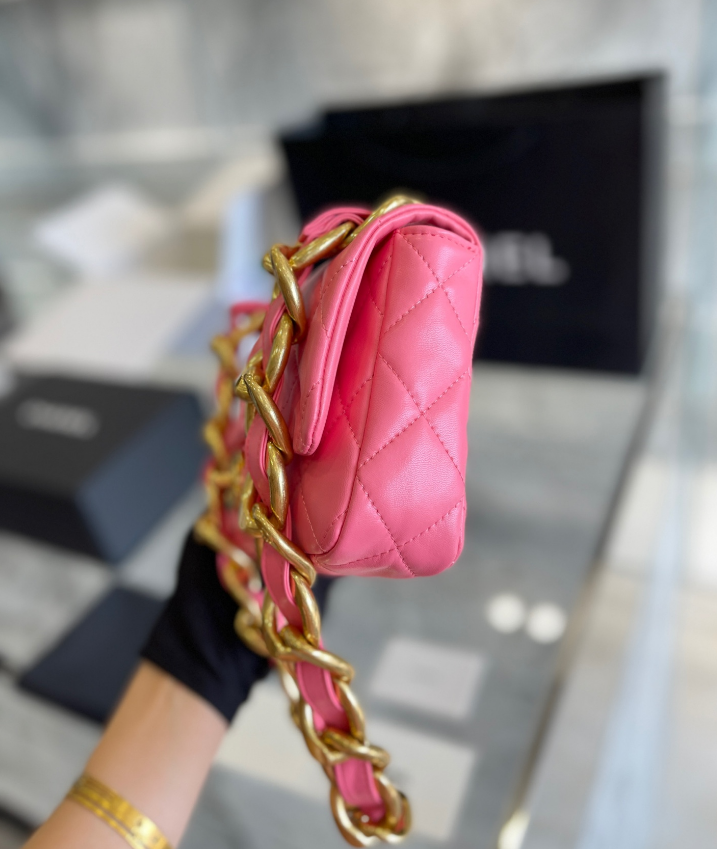 すぐ届く国内発送★CHANEL存在感と品のあるラージフラップバッグ