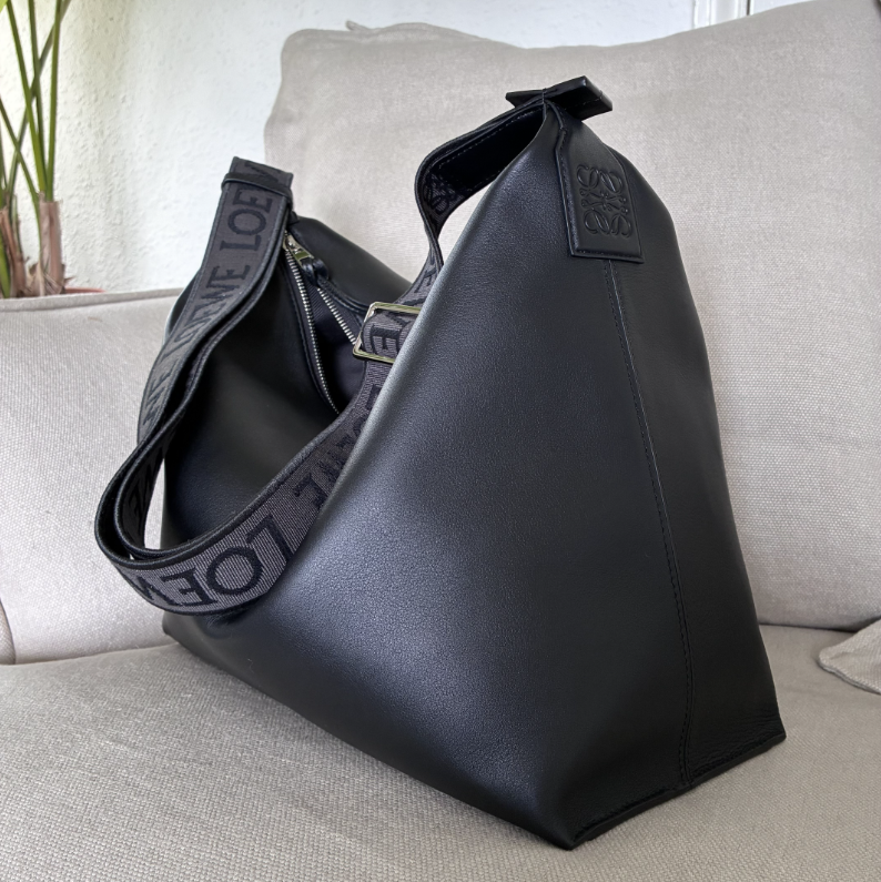 【現地顧客価格！】LOEWEキュービショルダーバック