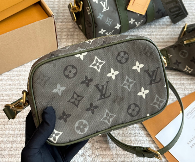 【洗練カーキ♪】ルイヴィトン ウェアラブル ショルダーバッグ