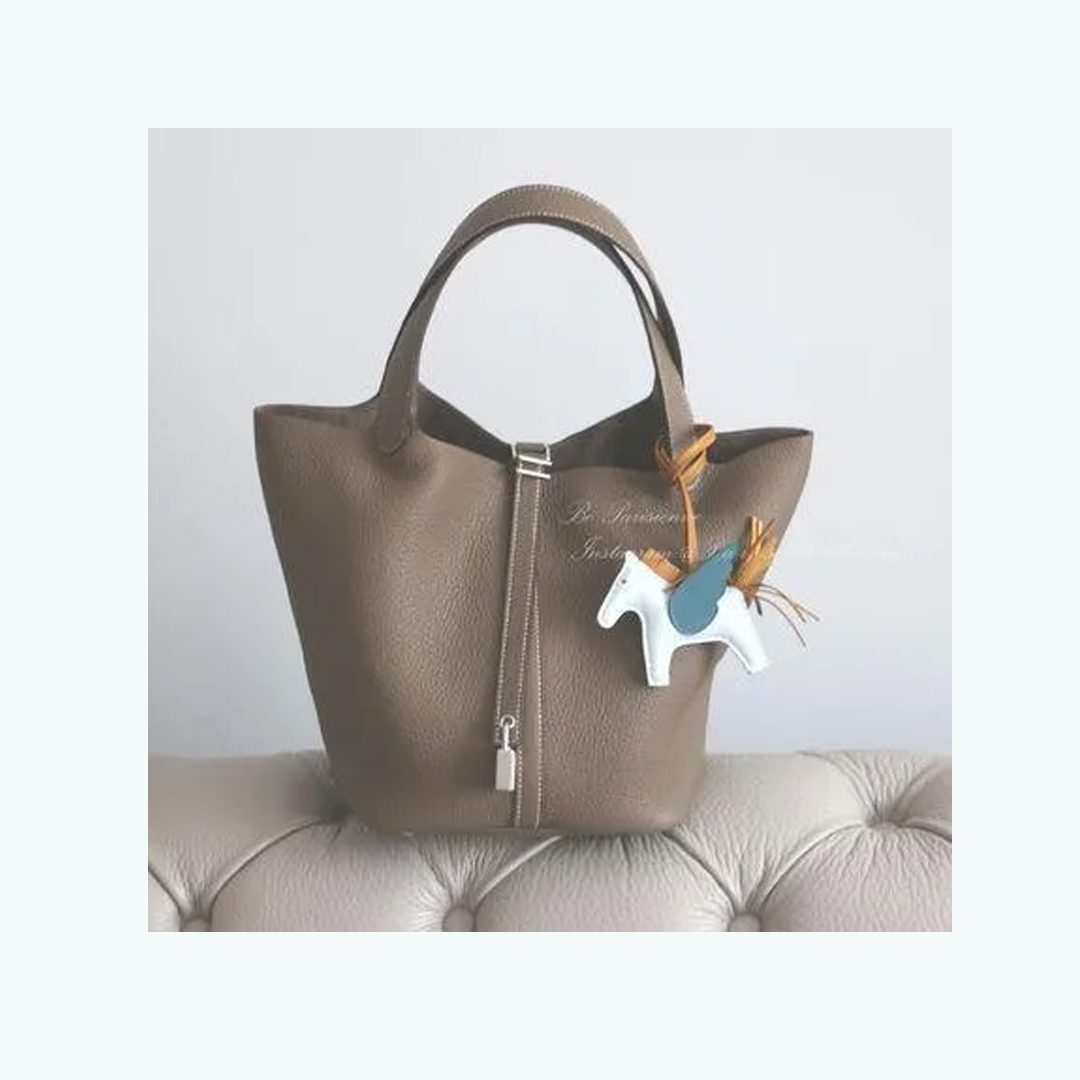 超入手困難【HERMES】エルメス チャーム 一点のみ入荷