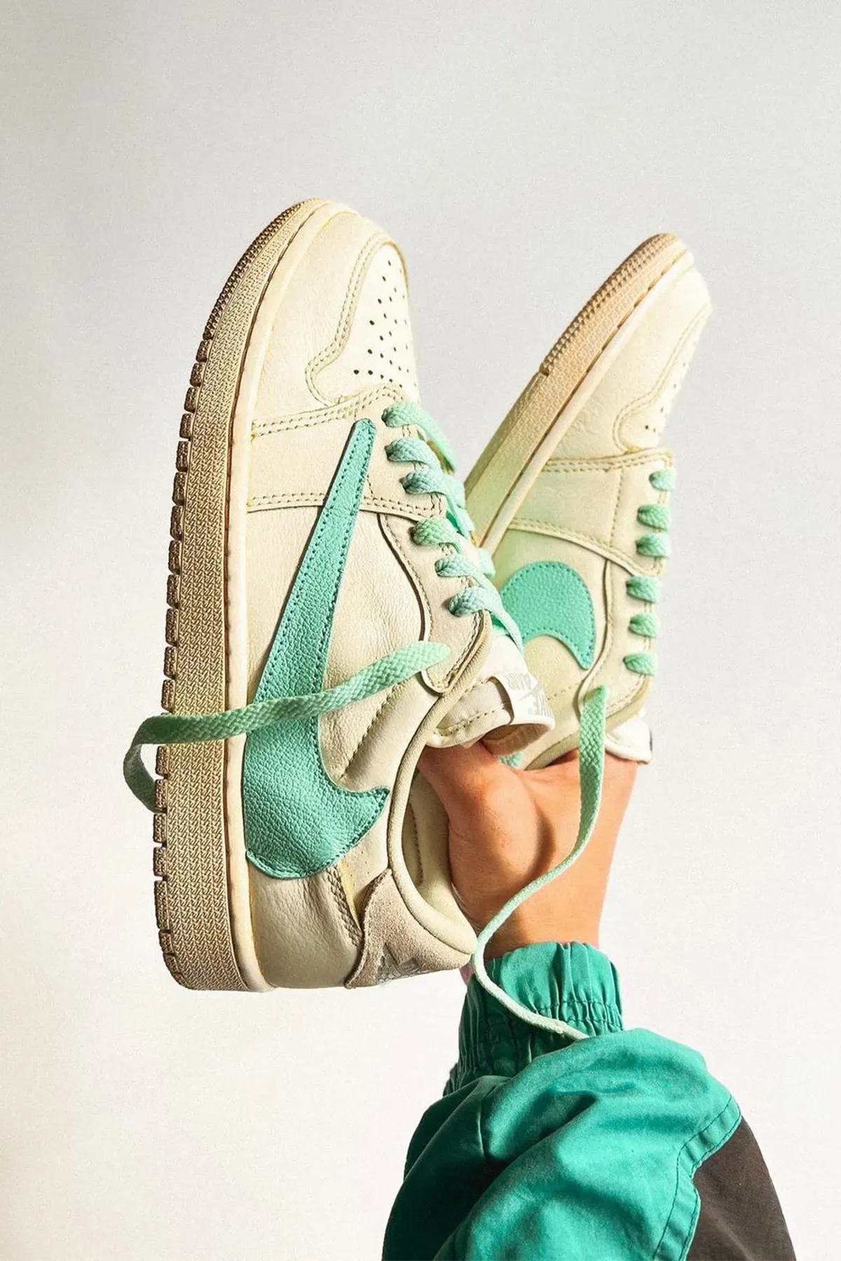 TRAVIS SCOTT（トラヴィス・スコット）X AIR JORDAN 1 LOW を“TIFFANY & CO.
