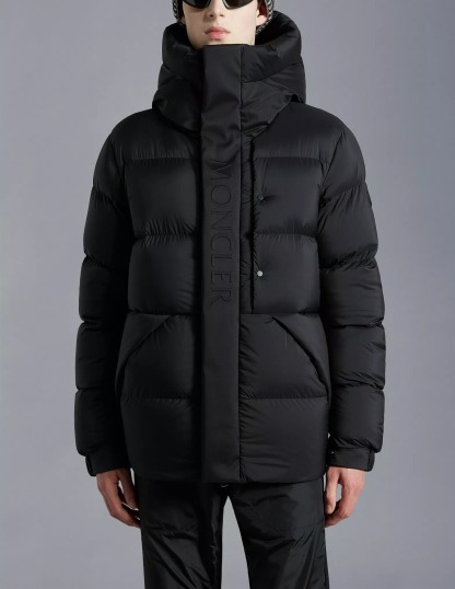 【MONCLER】Madeira フロントロゴ ショート ダウンジャケット