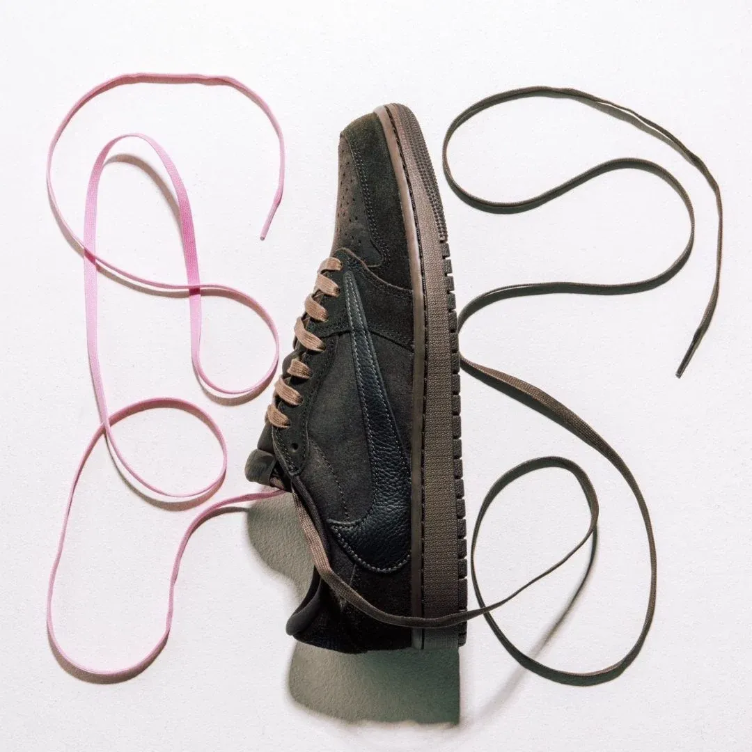 TRAVIS SCOTT × NIKE AIR JORDAN 1 LOW OG VELVET BROWN