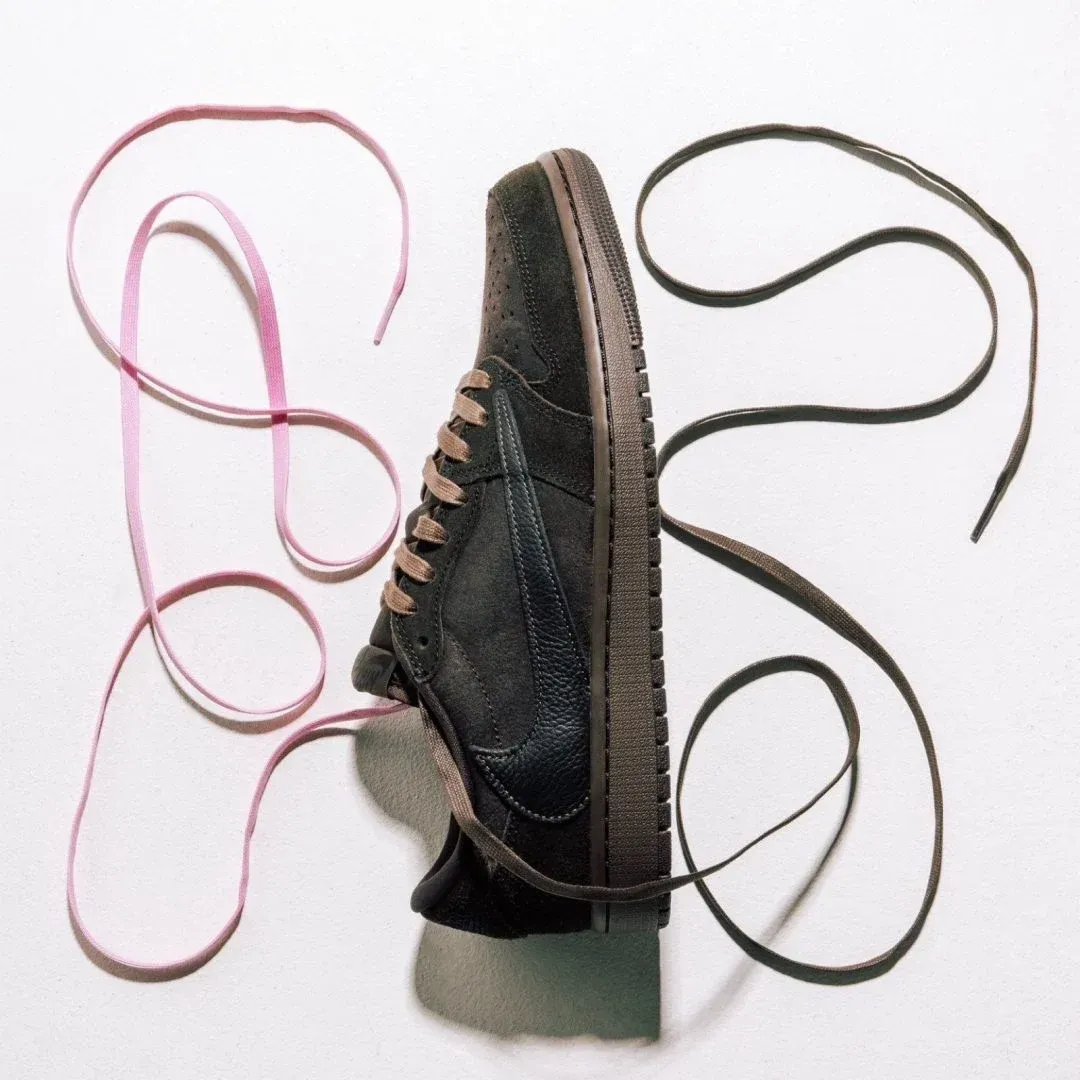 TRAVIS SCOTT × NIKE AIR JORDAN 1 LOW OG VELVET BROWN