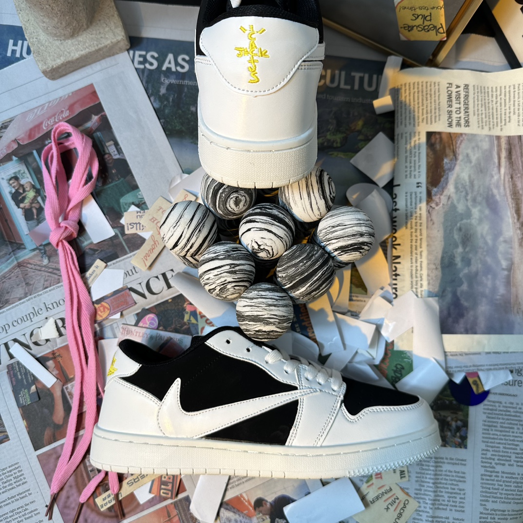 Travis Scott × Nike Air Jordan 1 Low OG "Reverse Panda"