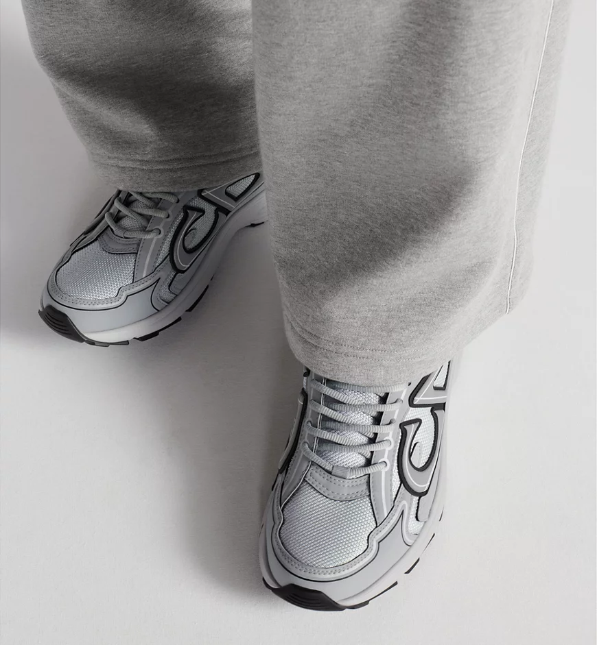 B30 カウントダウン スニーカー