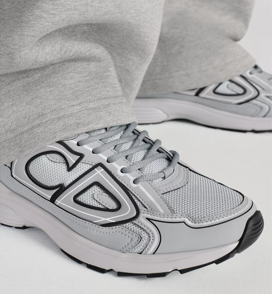 B30 カウントダウン スニーカー