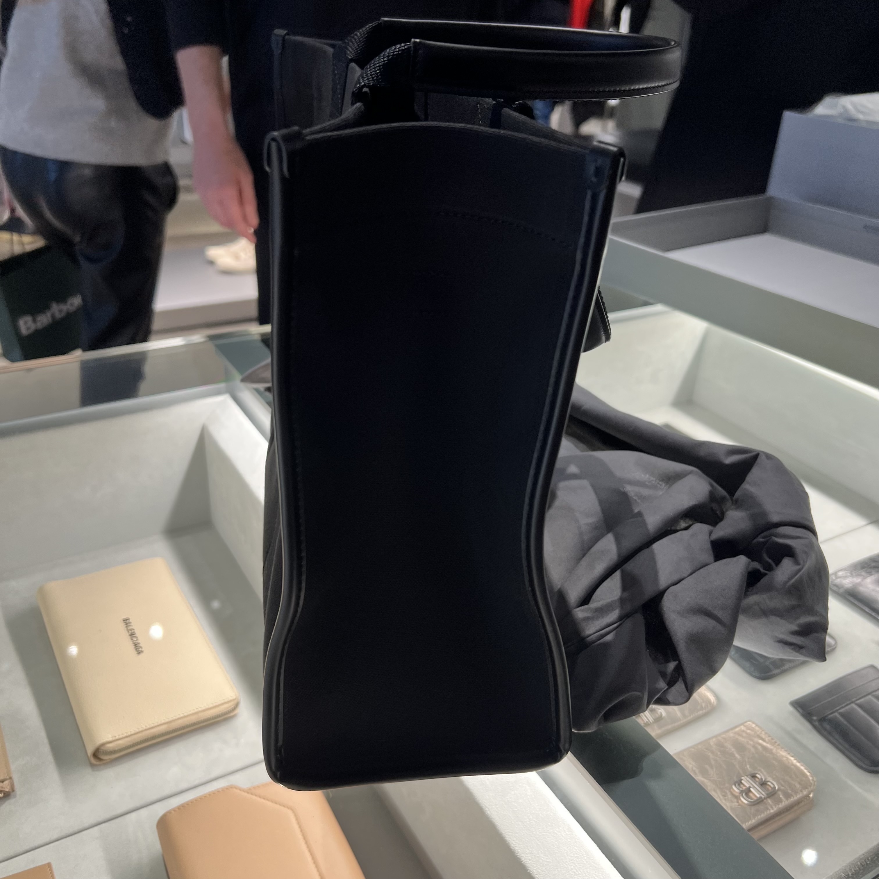 【バレンシアガ】超セール！ハードウェア トートバッグ UNISEX