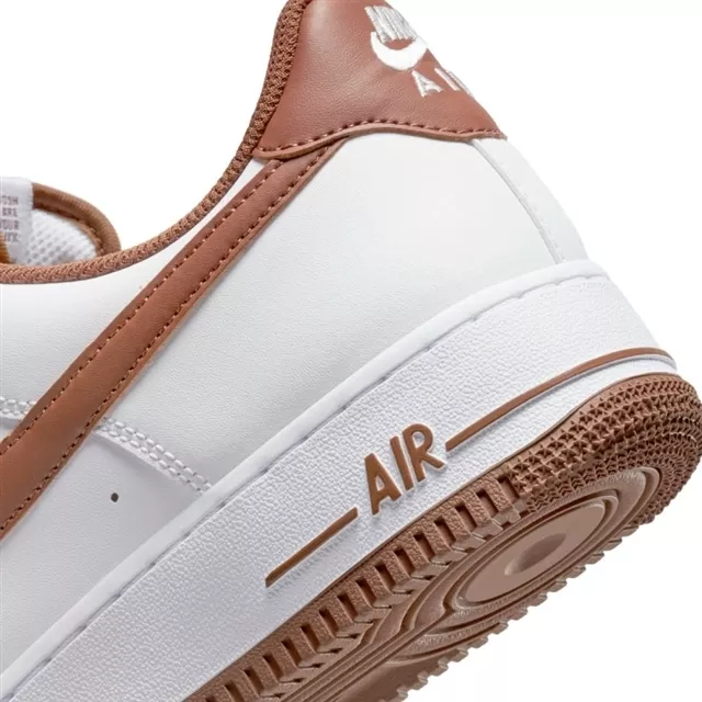 【ブラウンがアクセントになった新作】Nike AIR FORCE 1(ナイキ エアフォース1) WHITE/PECAN(ホワイト/ピーカン)が話題沸騰中！