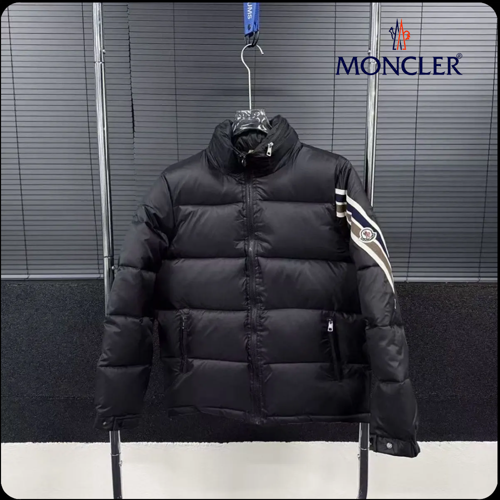 【国内発】MONCLER SOLAYAN ショート ダウンジャケット