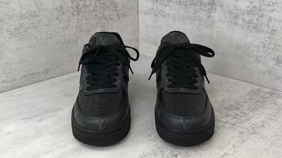 【新商品発売】【今年の新商品】SS-22 LOUIS VUITTON X NIKE AIR FORCE 1 SNEAKERS【本物保証】【代金引換】