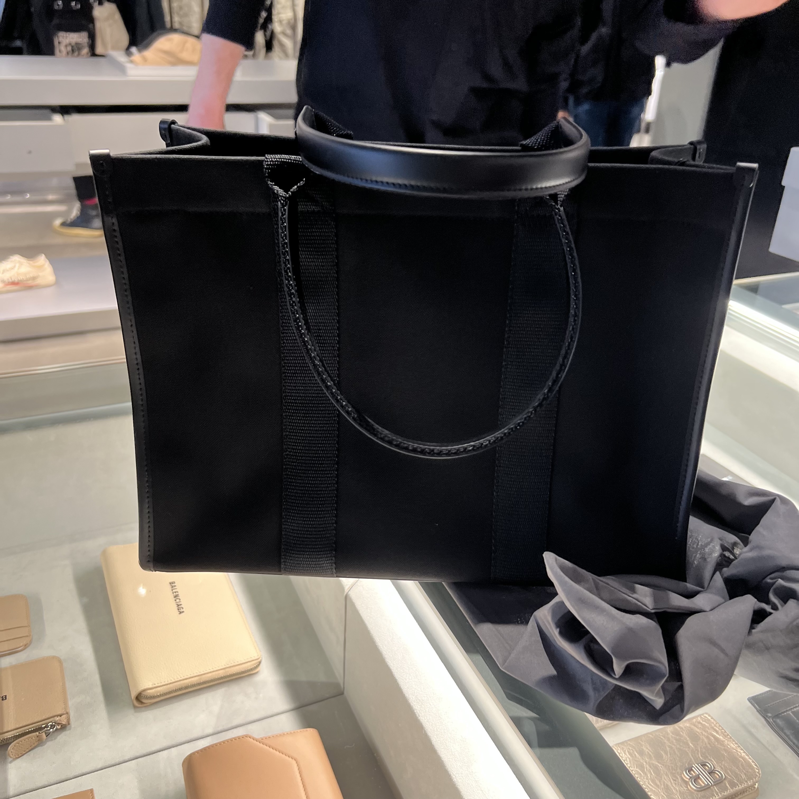 【バレンシアガ】超セール！ハードウェア トートバッグ UNISEX