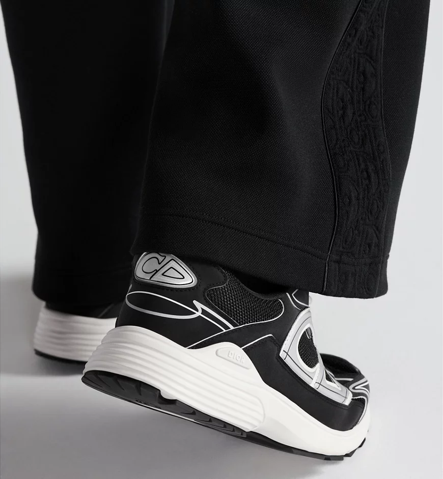 B30 カウントダウン スニーカー