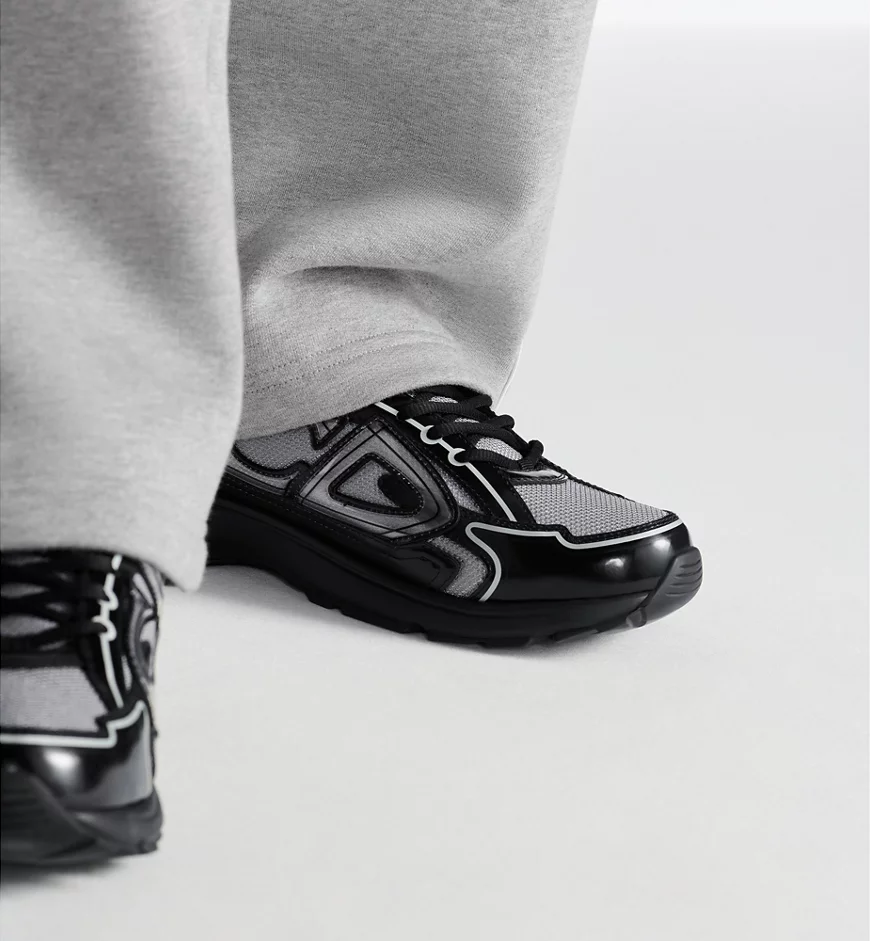 B30 カウントダウン スニーカー