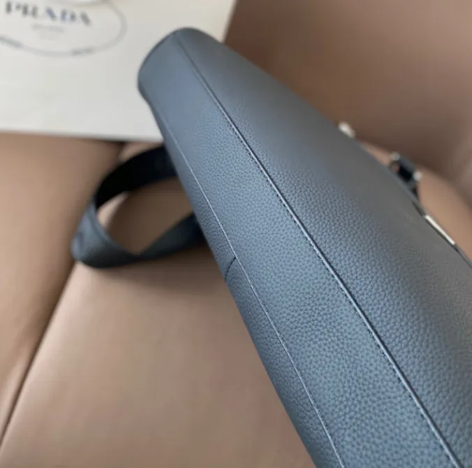 【PRADA】セール！一つ持っておきたい大人ハンドバッグ