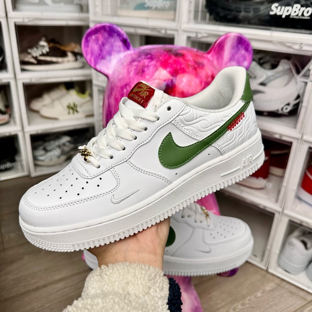 ナイキ エアフォース1 07 NIKE AIR FORCE 1 ’07 "YEAR OF THE SNAKE" SAIL/JADE HORIZON-LIGHT BONE HV5979-130