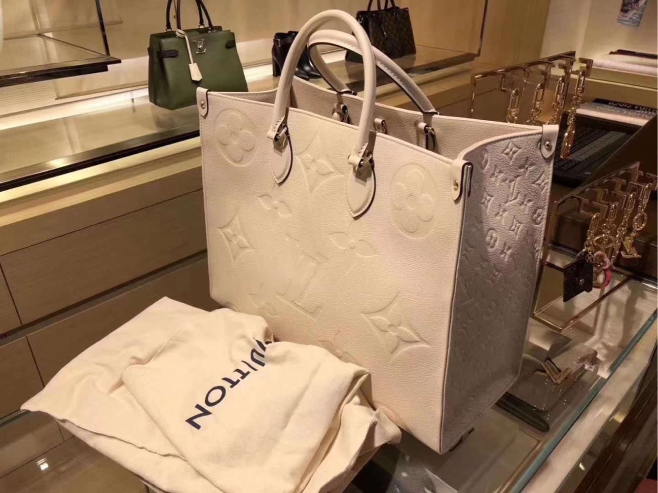 （ルイヴィトン）ONTHEGOラージハンドバッグ