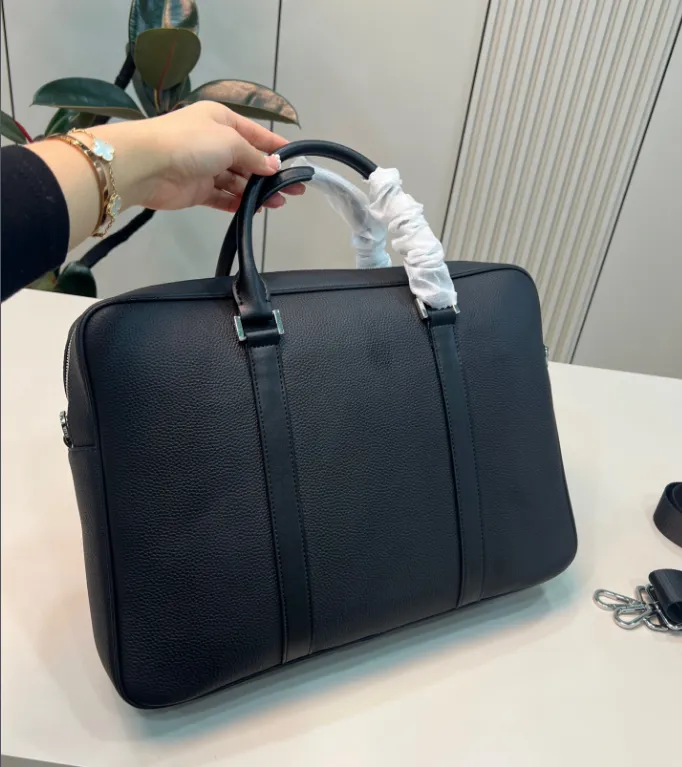 PRADA プラダロゴ レザー ブリーフケース ビジネスバッグ 2VE368