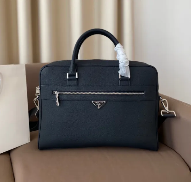 【PRADA】セール！一つ持っておきたい大人ハンドバッグ