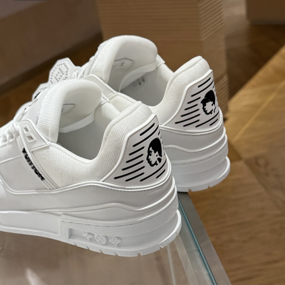 【大人気◆NIGOコラボ】ルイヴィトン LV トレイナー スニーカー