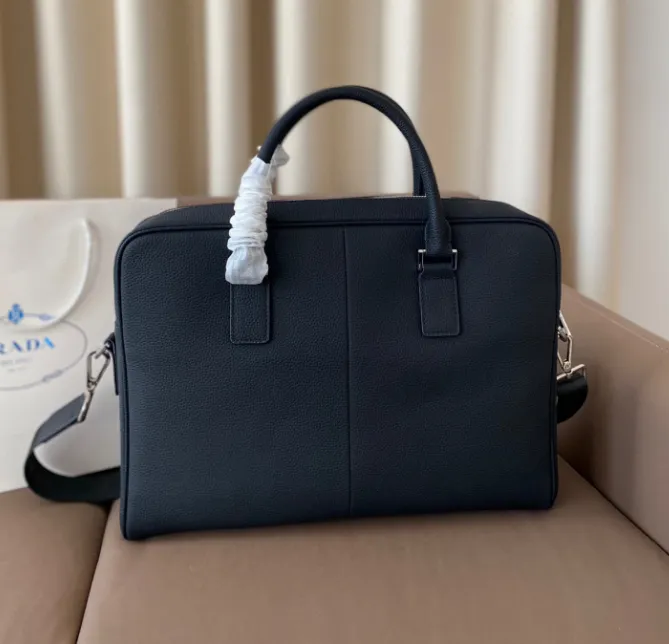 【PRADA】セール！一つ持っておきたい大人ハンドバッグ