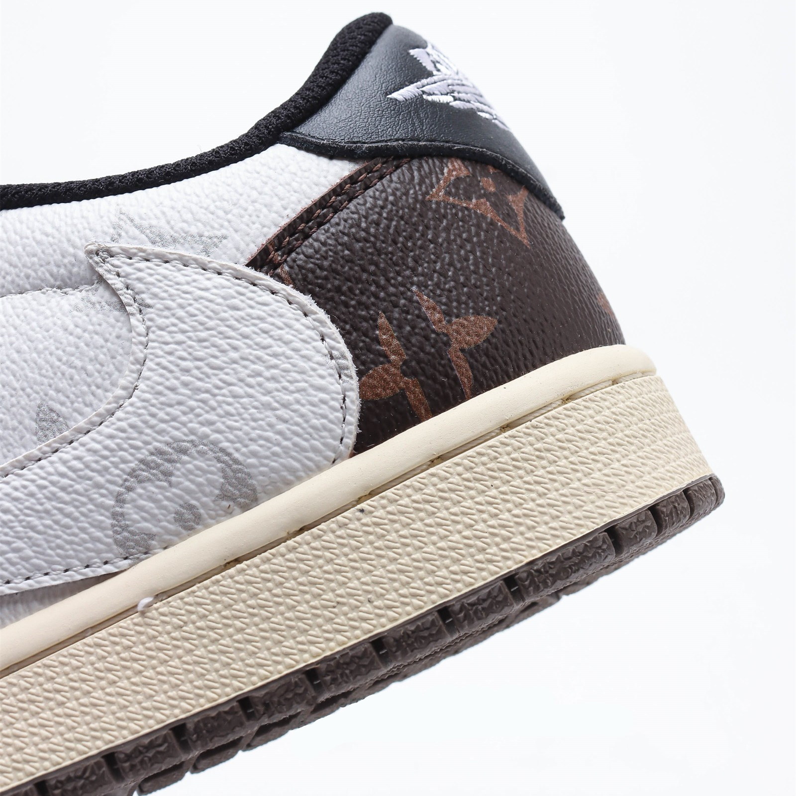 【日本未入荷】Louis Vuitton x Travis Scott x Nike Air Jordan 1 Low OG SP"Damier Azur/LV Monogram"【正規品】[代金引換]