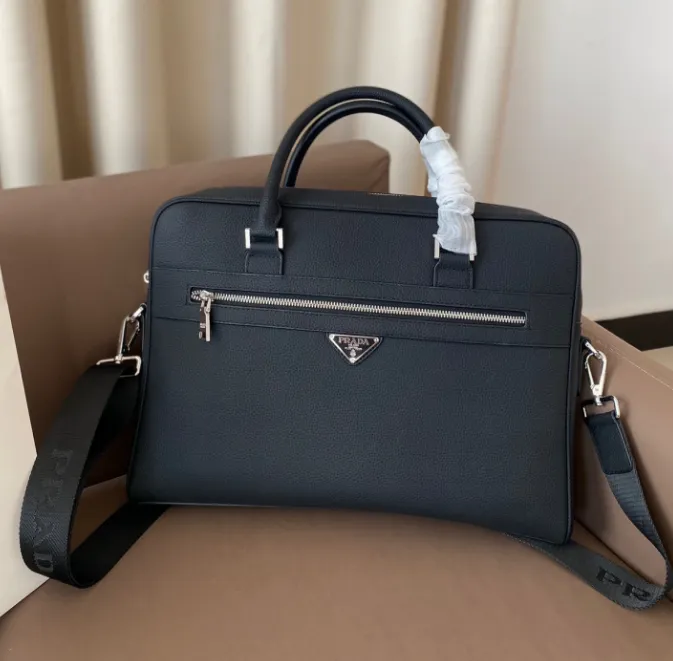 【PRADA】セール！一つ持っておきたい大人ハンドバッグ