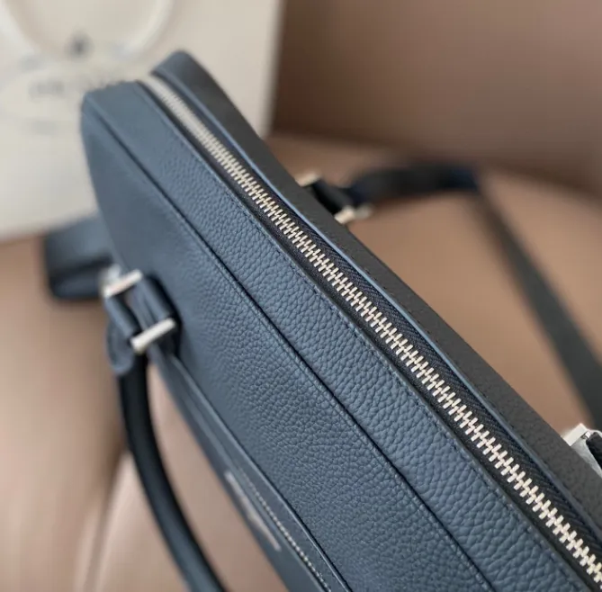 【PRADA】セール！一つ持っておきたい大人ハンドバッグ