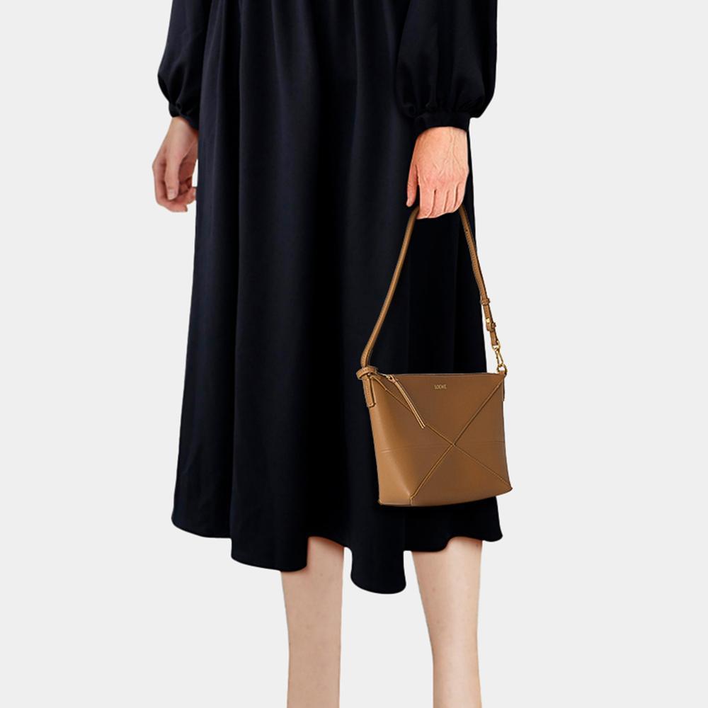 LOEWE パズルフォルド ポーチ（シャイニーナパカーフ）