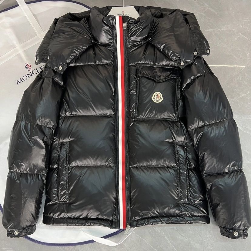 【公式認定ストア】MONCLERモンクレール 定番ダウンコート 限定発売中！多くの著名人やセレブに愛用されています! 爆買い！即完売必至 MONTBELIARD「三色ストライプジッパー」(さんしょくストライプジッパー)