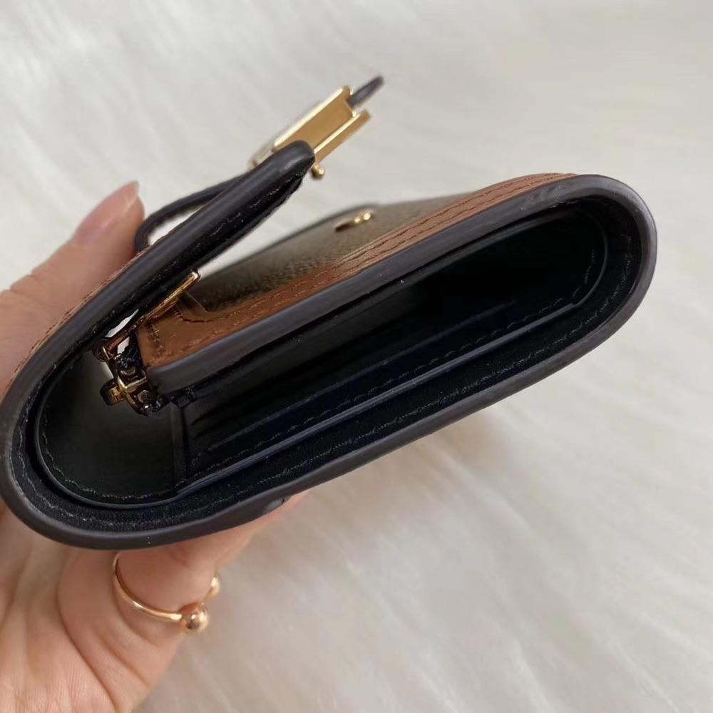 M68725 ポルトフォイユ･ドーフィーヌ コンパクト