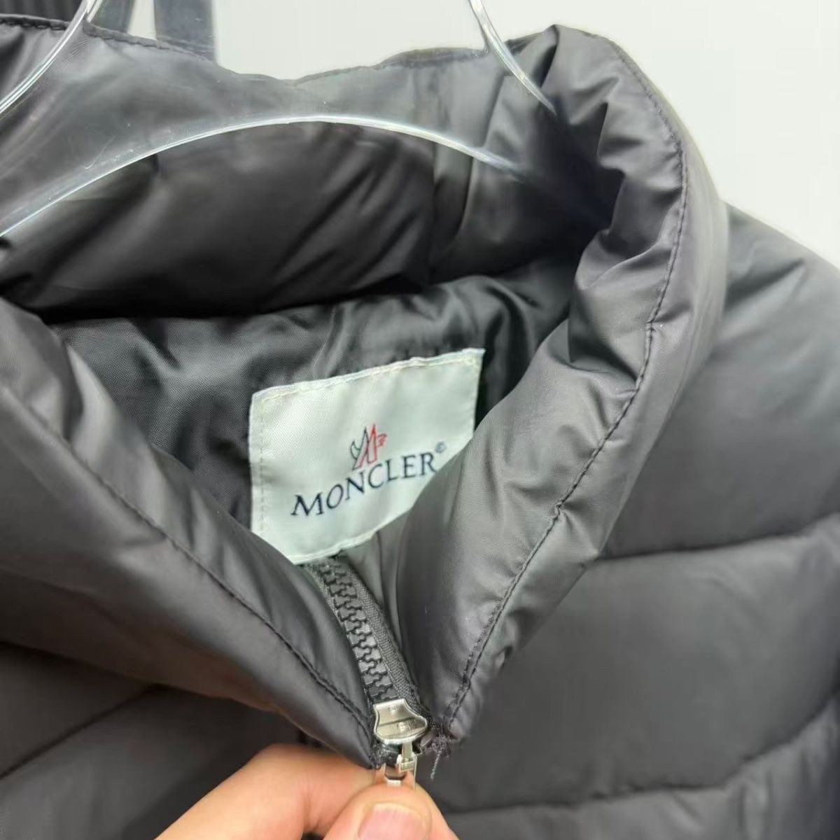 【 MONCLER 】ダウンパディング入り カーディガン