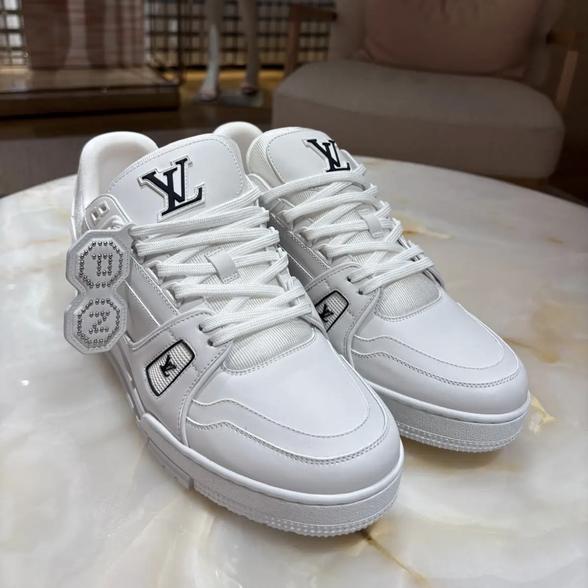 【大人気◆NIGOコラボ】ルイヴィトン LV トレイナー スニーカー