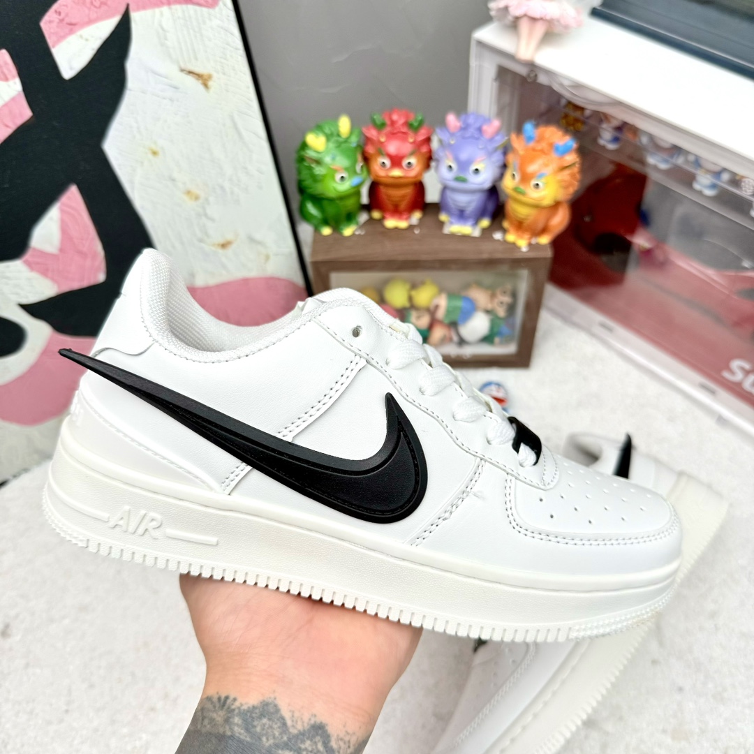 日本未入荷！Nike Air Force 1 Hook and Loop